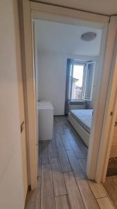 a room with a bedroom with a bed and a window at Borgolombardo Policlinico Eni San Giuliano M in San Giuliano Milanese