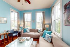 Khu vực ghế ngồi tại Galveston Getaway