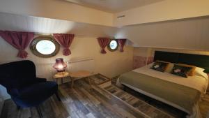 Letto o letti in una camera di Péniche Spa Le Makara - Avignon