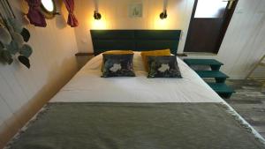 Letto o letti in una camera di Péniche Spa Le Makara - Avignon