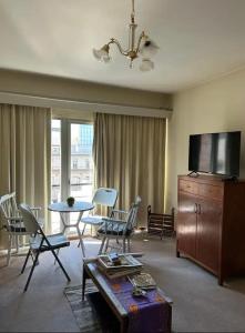 Μια τηλεόραση ή/και κέντρο ψυχαγωγίας στο Hermoso Apartamento excelente ubicación !