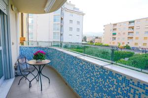 a balcony with a table and chairs on a balcony at Casa Milena - VADOALMARE Immobiliare in Vado Ligure