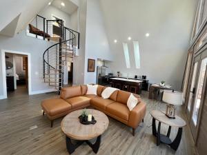 Posezení v ubytování Lakefront Keowee Luxury Cottages 129