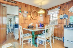 Cucina o angolo cottura di Less Than 1 Mi to Sea Street Beach Dennis Port Home!