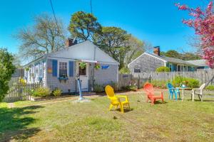 Giardino di Less Than 1 Mi to Sea Street Beach Dennis Port Home!