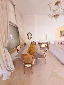 Ένα ή περισσότερα κρεβάτια σε δωμάτιο στο Villa L'aéroport +66 φωτογραφίες