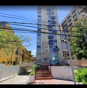 un edificio con una escalera delante de él en Boa Vista, en Recife