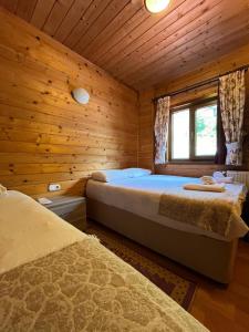Postel nebo postele na pokoji v ubytování Ayder Paradise Otel