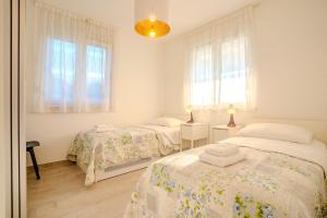 Un pat sau paturi într-o cameră la Apartman Polje
