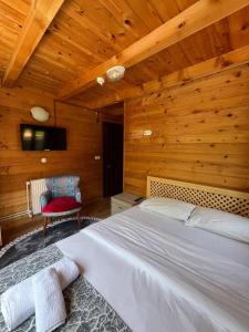 Postel nebo postele na pokoji v ubytování Ayder Paradise Otel