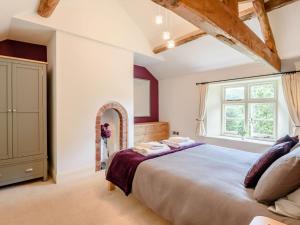 Ένα ή περισσότερα κρεβάτια σε δωμάτιο στο 2 Bed in Hoarwithy 93045