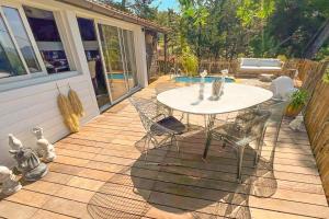 Chalet, Oasis et vue mer,proxi circuit Paul Ricardにあるバルコニーまたはテラス