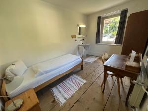 Postel nebo postele na pokoji v ubytování Gasthaus Schöntal