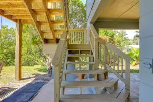 Balkon oz. terasa v nastanitvi Waterfront Cedar Key Duplex Home Grill and Dock!