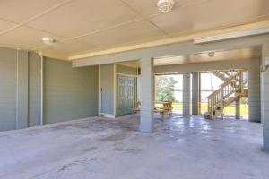 Fotografija v galeriji nastanitve Waterfront Cedar Key Duplex Home Grill and Dock! v mestu Cedar Key