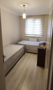 Postel nebo postele na pokoji v ubytování Trabzon Deniz Manzaralı - عنوان الراغبين بالسفر