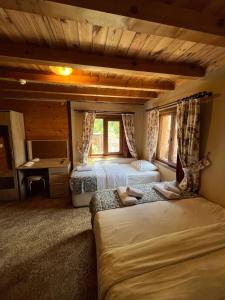Postel nebo postele na pokoji v ubytování Ayder Paradise Otel