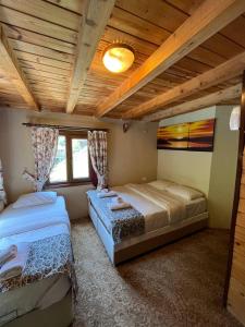 Postel nebo postele na pokoji v ubytování Ayder Paradise Otel
