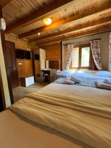 Postel nebo postele na pokoji v ubytování Ayder Paradise Otel