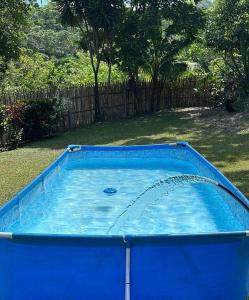 a blue swimming pool in a yard at Finca Bendita Caña in Villeta