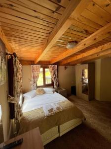 Postel nebo postele na pokoji v ubytování Ayder Paradise Otel