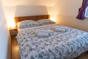 Posteľ alebo postele v izbe v ubytovaní Apartmány Kohoutek a Slepička v Novohradských horách