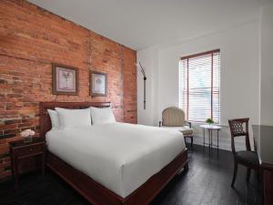 Cama ou camas em um quarto em Hotel Place D'Armes