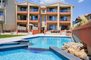 Bazén v ubytovaní Castaway Suites - Studios Christos alebo v jeho blízkosti
