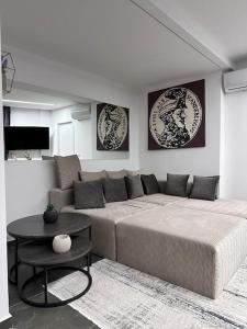a living room with a couch and a table at Lumi Residence Apartment 2 in Sarandë