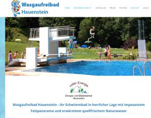 een website voor een waterpark met zwembad bij Ferienwohnung An der Korkeiche in Rinnthal