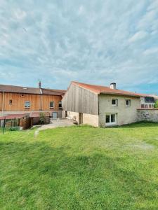 Το κτήριο όπου στεγάζεται  η παραθεριστική κατοικία