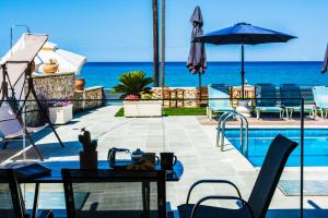 Bazén v ubytování Fanis seafront apartments nebo v jeho okolí