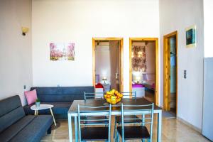 Posezení v ubytování Fanis seafront apartments