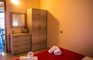 Postel nebo postele na pokoji v ubytování Fanis seafront apartments