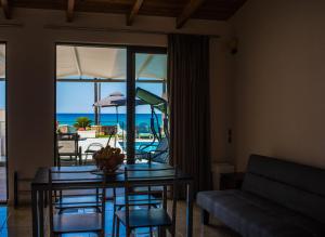 Posezení v ubytování Fanis seafront apartments