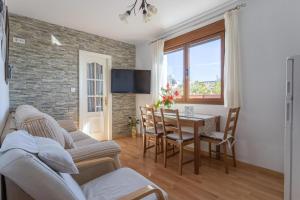 Televízia a/alebo spoločenská miestnosť v ubytovaní Apartamento en Urbanizacíon Residencial