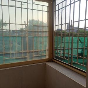 ティルチラーパッリにあるThillai home stayの窓付きの空き部屋