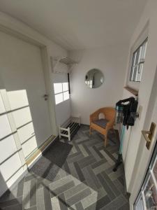 a hallway with a chair and a camera in a room at Ostsee Ferienhaus Usedom hundefreundlich Familie Stopp Haus 22 in Lütow