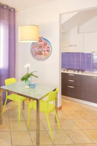 A kitchen or kitchenette at Residence Amarein