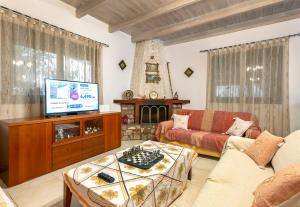 A television and/or entertainment centre at Villa Rafaela