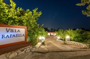 A garden outside Villa Rafaela