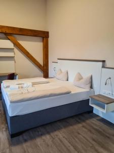 Кровать или кровати в номере Gasthuus Ulenhoff