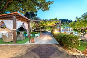 A garden outside Villa Rafaela
