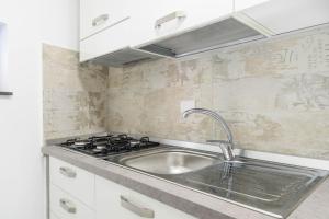 Η κουζίνα ή μικρή κουζίνα στο Sara luxury rooms