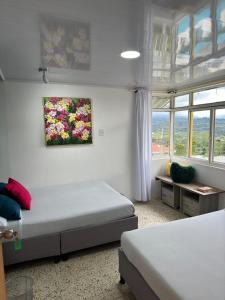 Postel nebo postele na pokoji v ubytování ZIVÁ HOSTAL