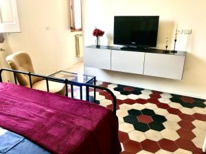 TV a/nebo společenská místnost v ubytování La nicchia dei sogni