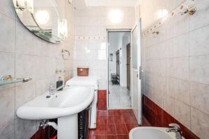 Ένα μπάνιο στο Maria's Apartment +22 φωτογραφίες