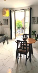 a dining room with a table and chairs and a window at Apartament Ania Stare Miasto in Elblag