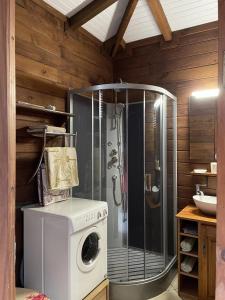 Vannituba majutusasutuses Studio cosy avec vue sur mer à Case-Pilote, 21 m², piscine
