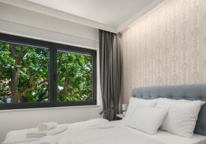 En eller flere senge i et værelse på Villa TRIA QUERCUS + 67 billeder